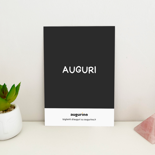 fronte biglietto di auguri minimal con scritta auguri un cazzo