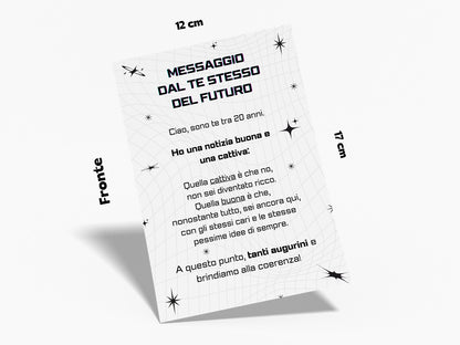 Biglietto di auguri stile messaggio da te del futuro con scritta e grafica ironica originale augurino fronte dimensioni 12x17 cm