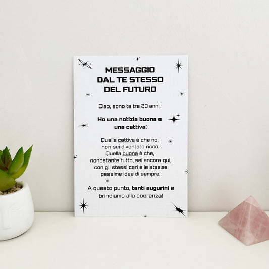 foto fronte del biglietto di auguri con messaggio dal te del futuro