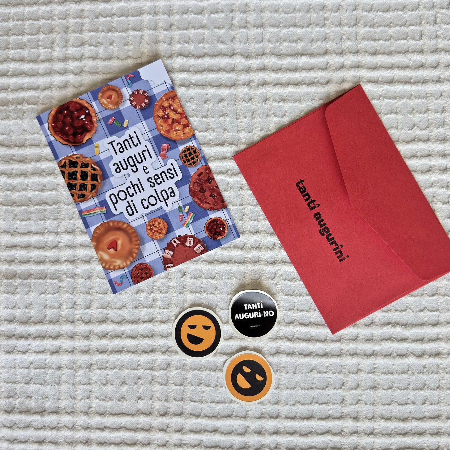 foto biglietto di auguri a tema dolcetti con scritta simpatica e sticker