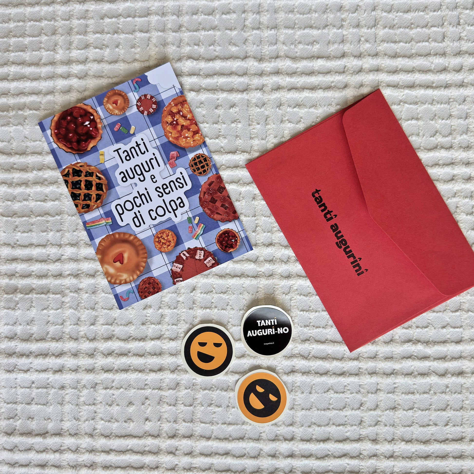 foto biglietto di auguri a tema dolcetti con scritta simpatica e sticker