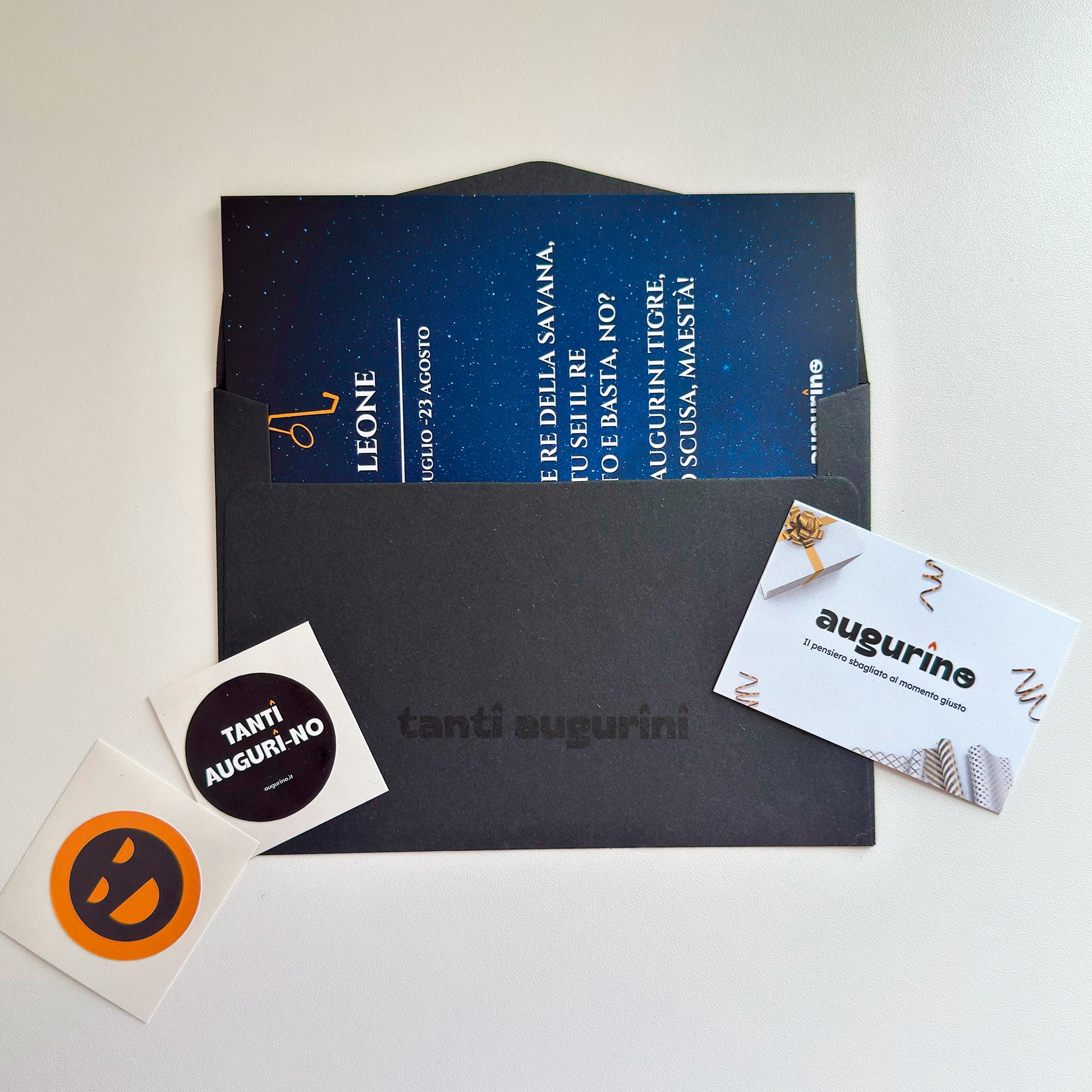 foto biglietto di auguri segno zodiacale leone con busta da lettera e sticker