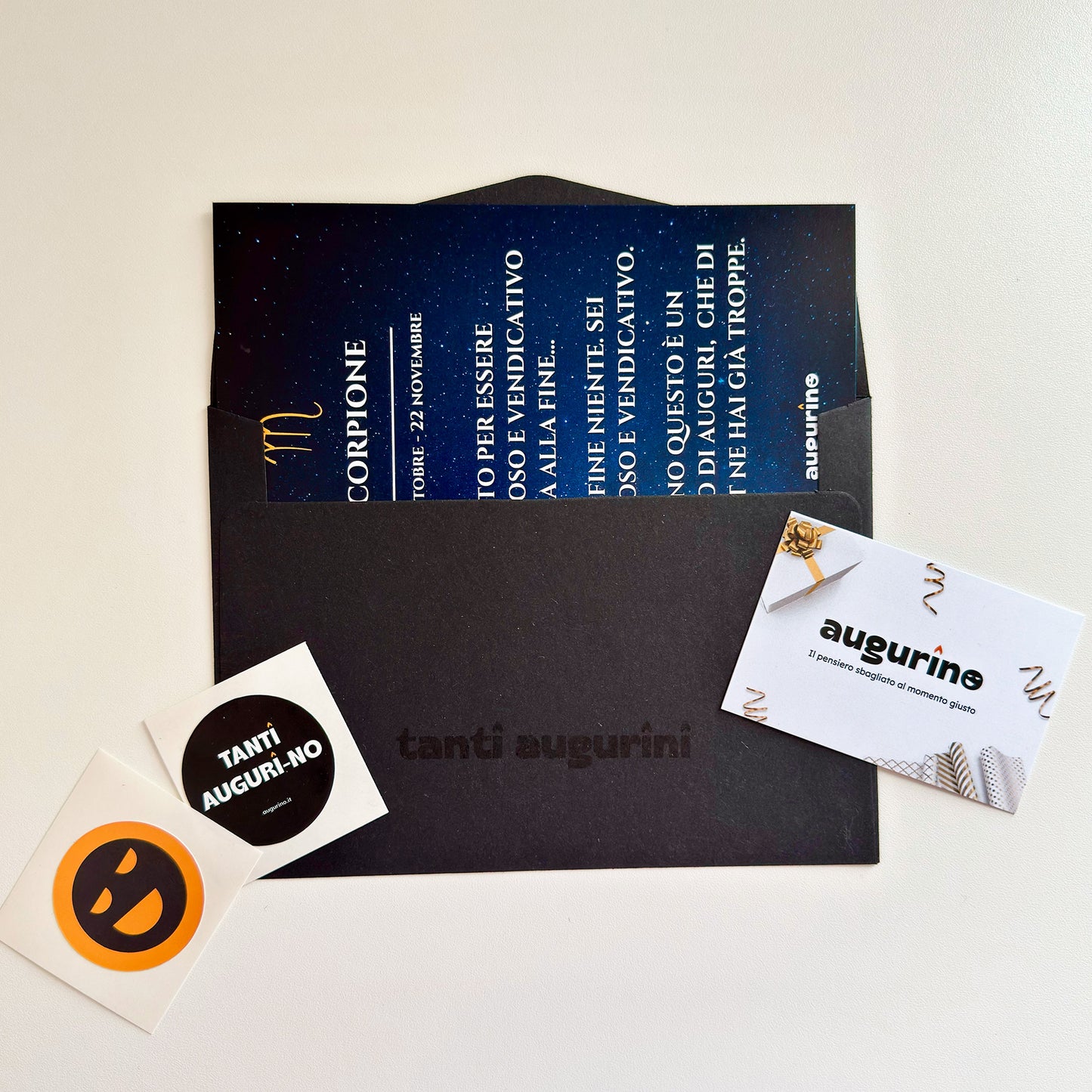foto biglietto di auguri segno zodiacale scorpione con busta da lettera e sticker