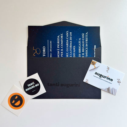foto biglietto di auguri segno zodiacale toro con busta da lettera nera e sticker