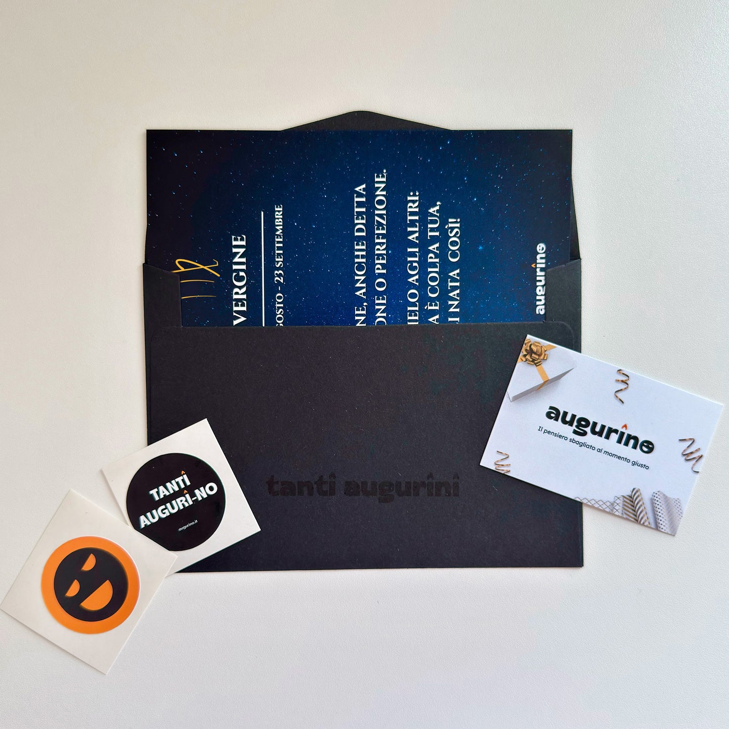 foto biglietto di auguri segno zodiacale vergine con busta da lettera nera e sticker