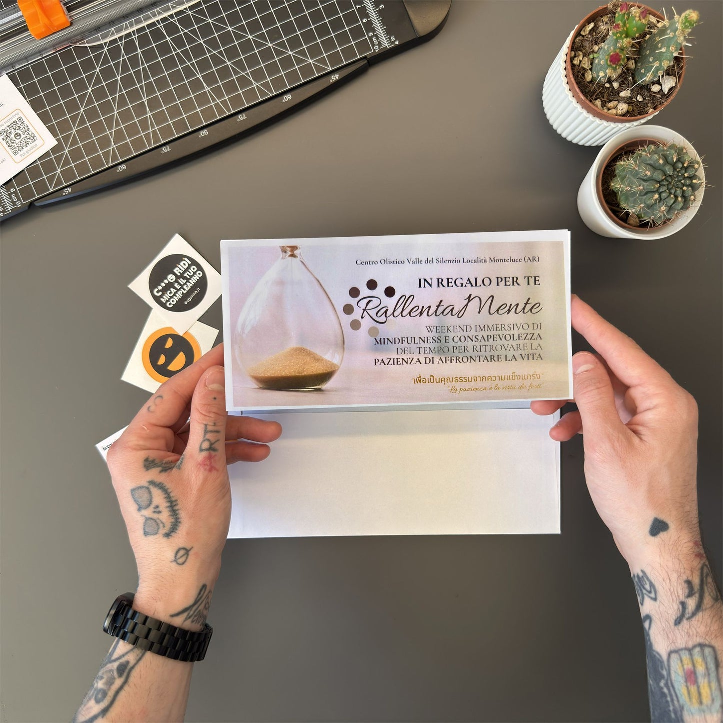 foto del finto voucher per un weekend immersivo di mindfulness